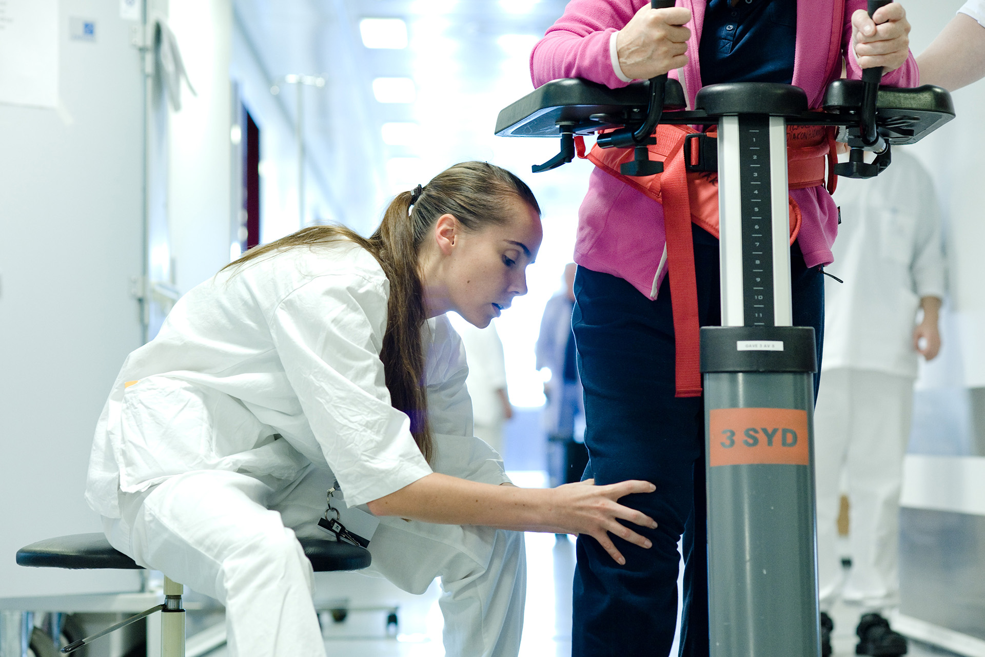 En person som trener på et treningsstudio