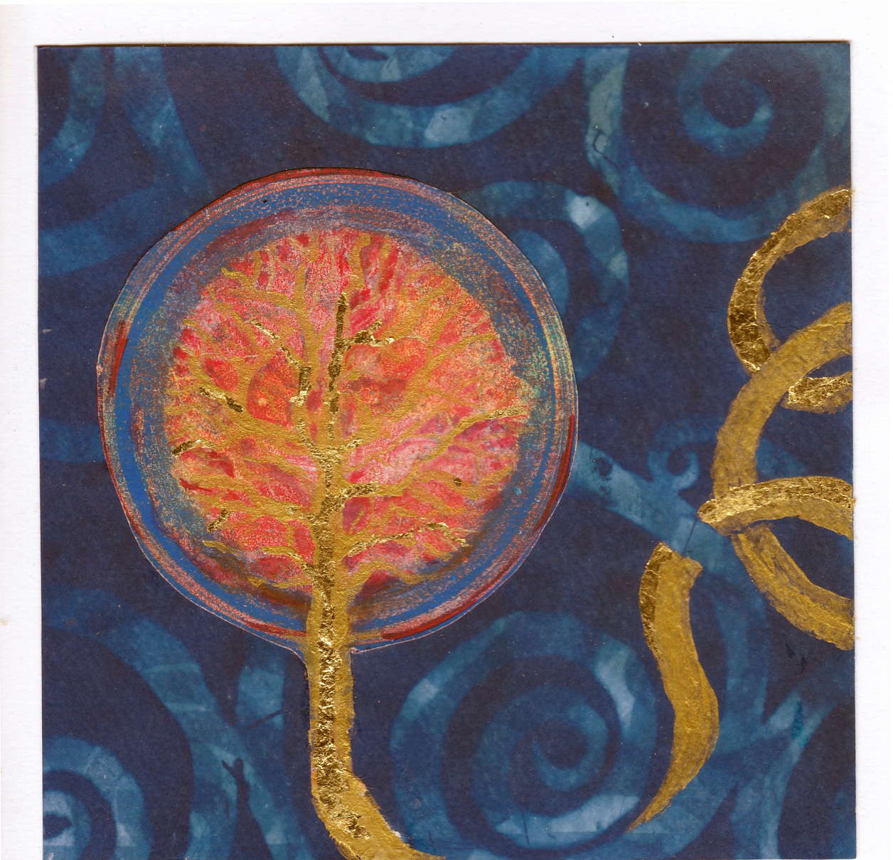 En rød sirkel med gule linjer