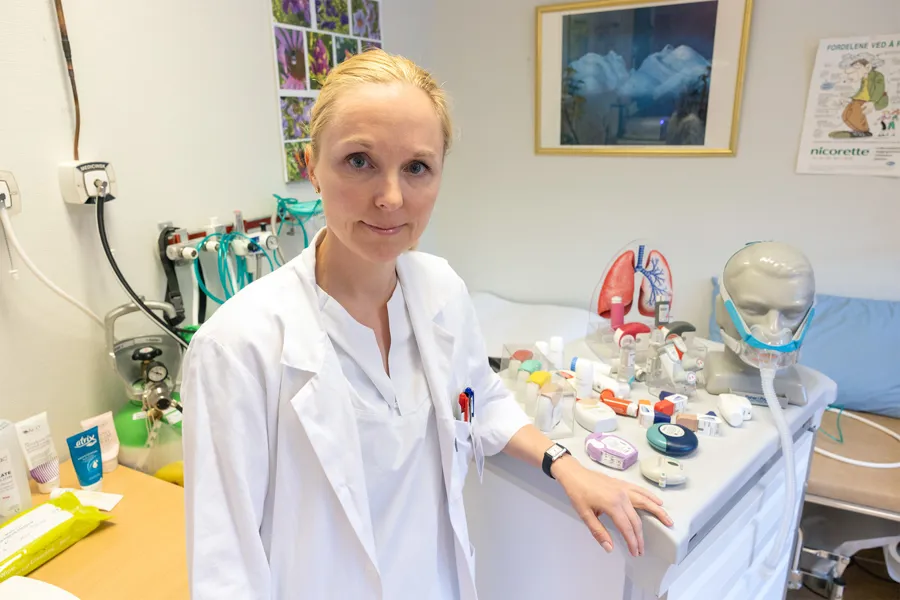 En person i hvit frakk