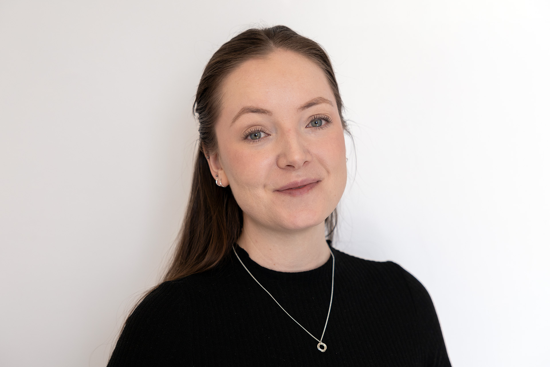 En mann med halskjede