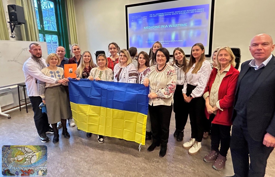 En gruppe mennesker som poserer for et bilde