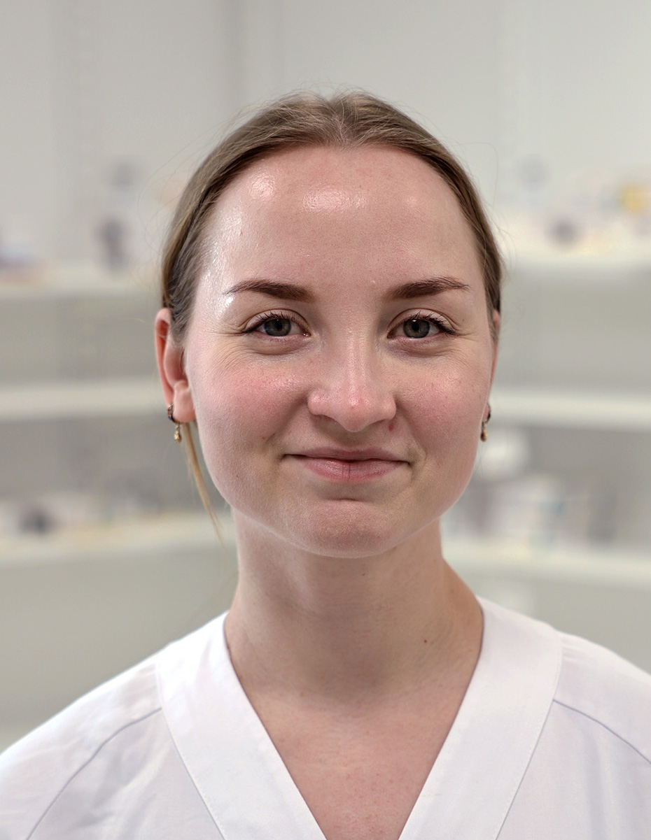 En person med hvit skjorte