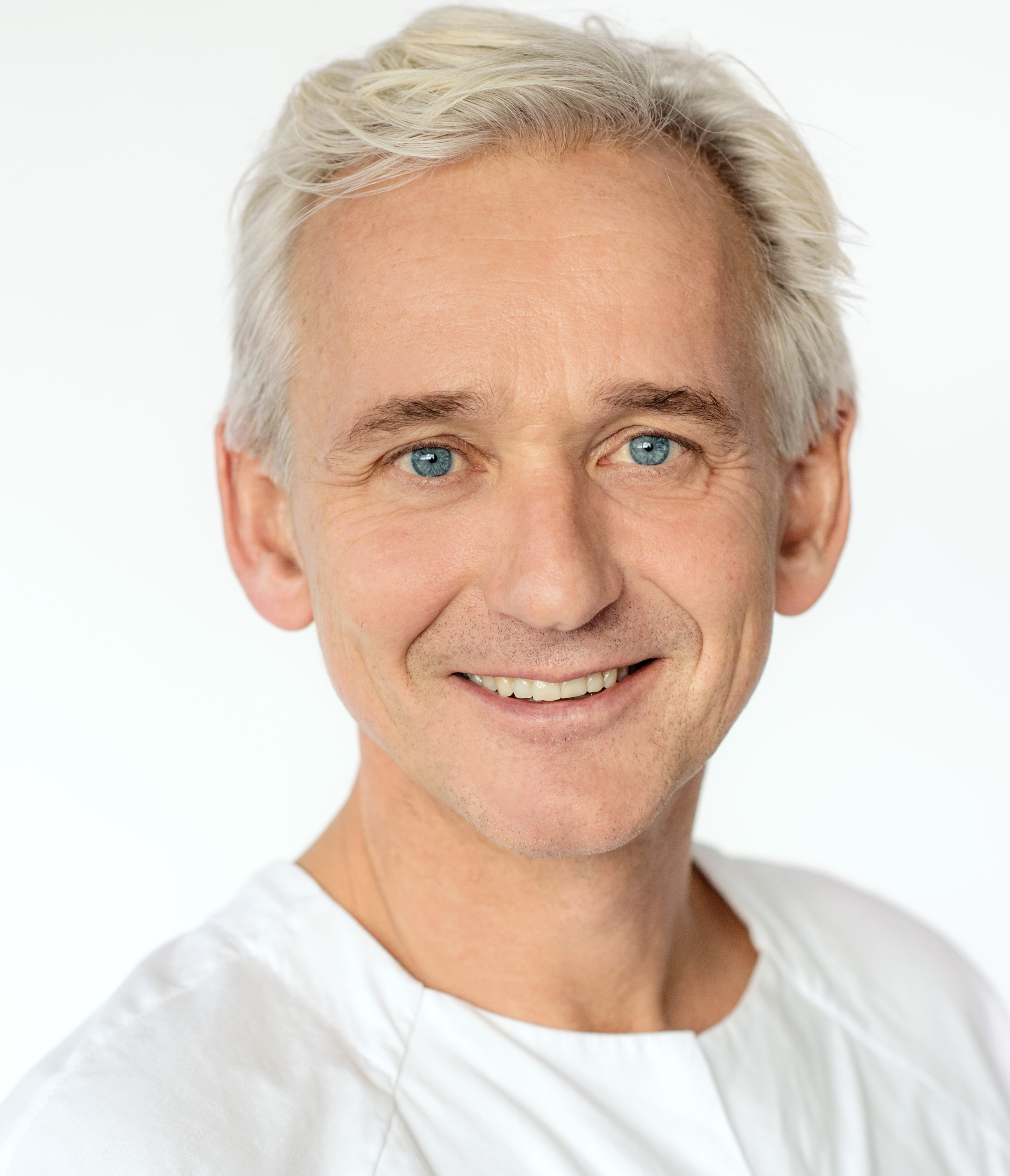 En mann med blå øyne