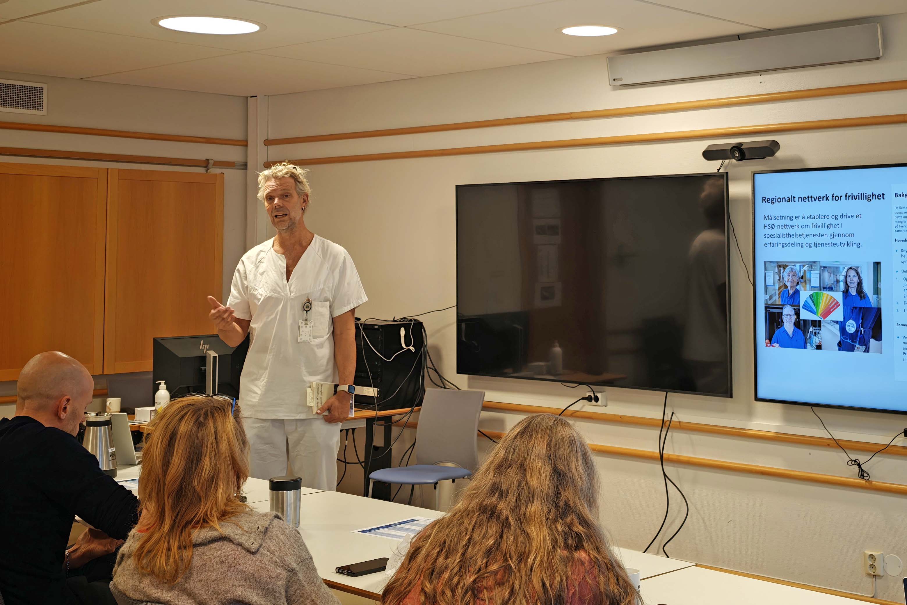 En person som holder en presentasjon