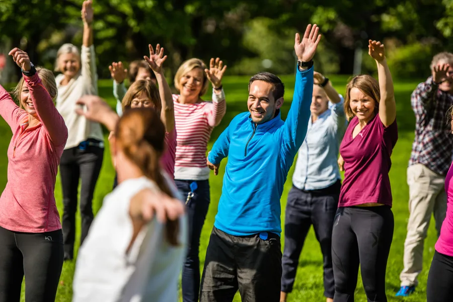 Illustrasjonsbilde: Pasienter i misjon veiledet av terapeut
