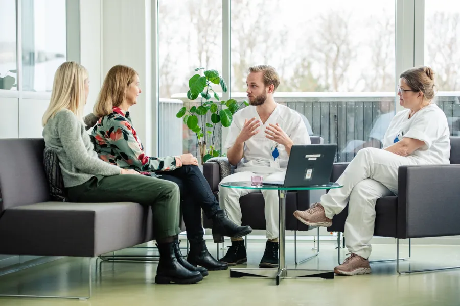 Samtale mellom helsepersonell og brukere