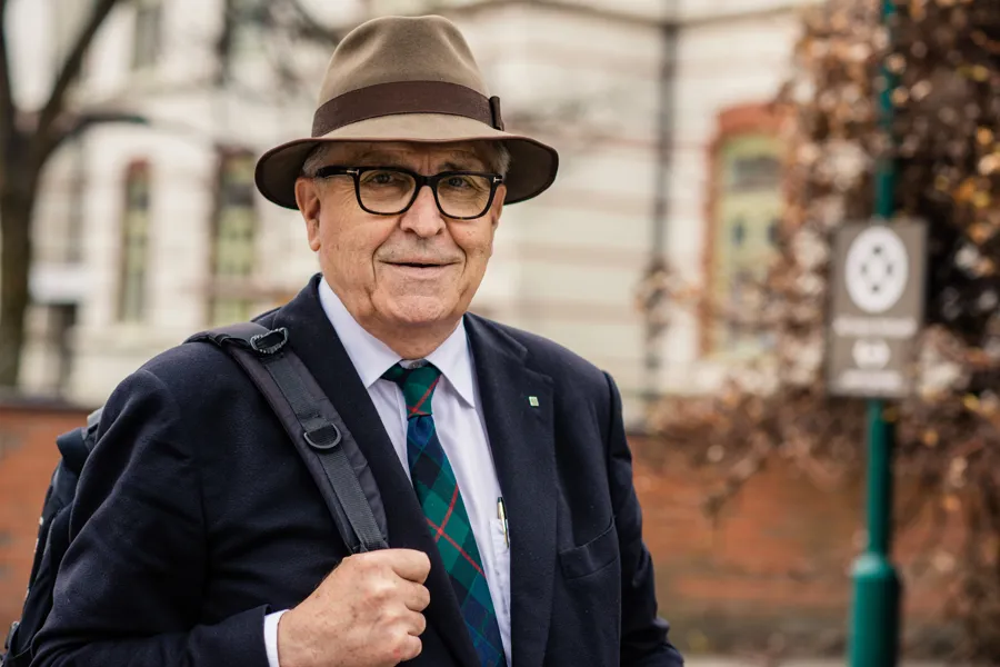 Ragnar Vik venneforening. Hvert år deler ut en rekke stipender til sykehusets ansatte.