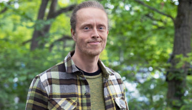 Trygve Hirsch i skogen utenfor Diakonhjemmet sykehus