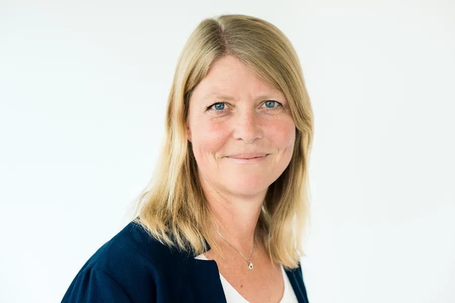 En person med blondt hår