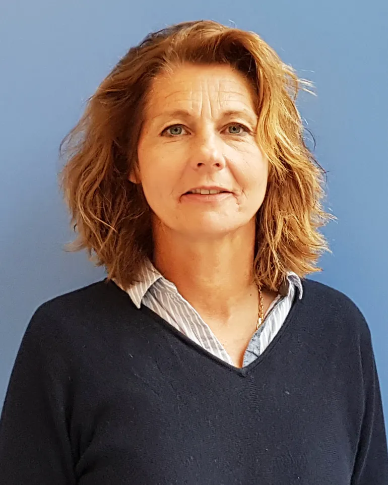 En person med langt hår