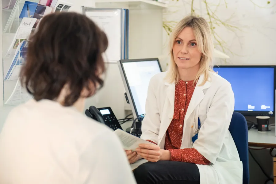 En person i hvit frakk