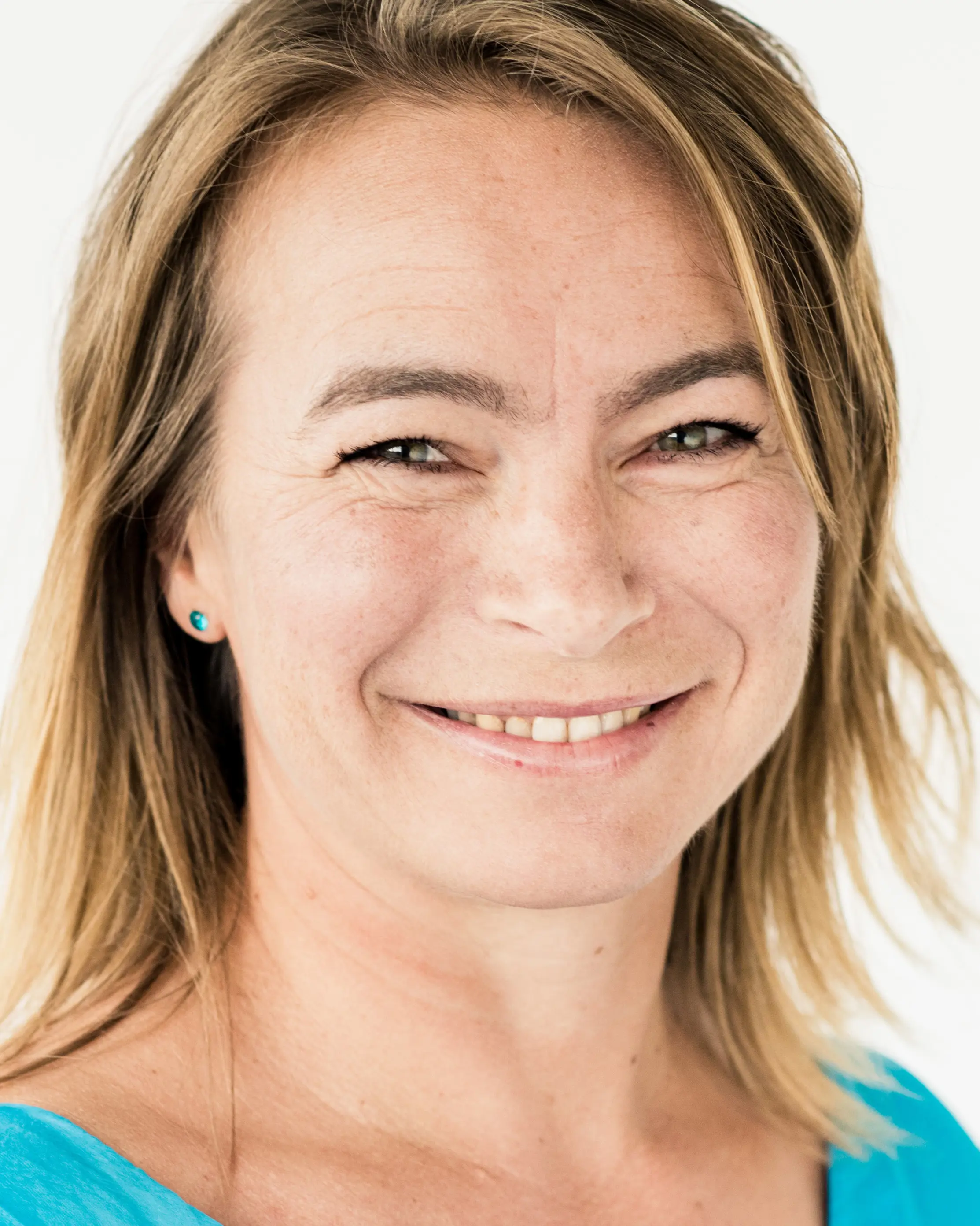 En kvinne med blondt hår