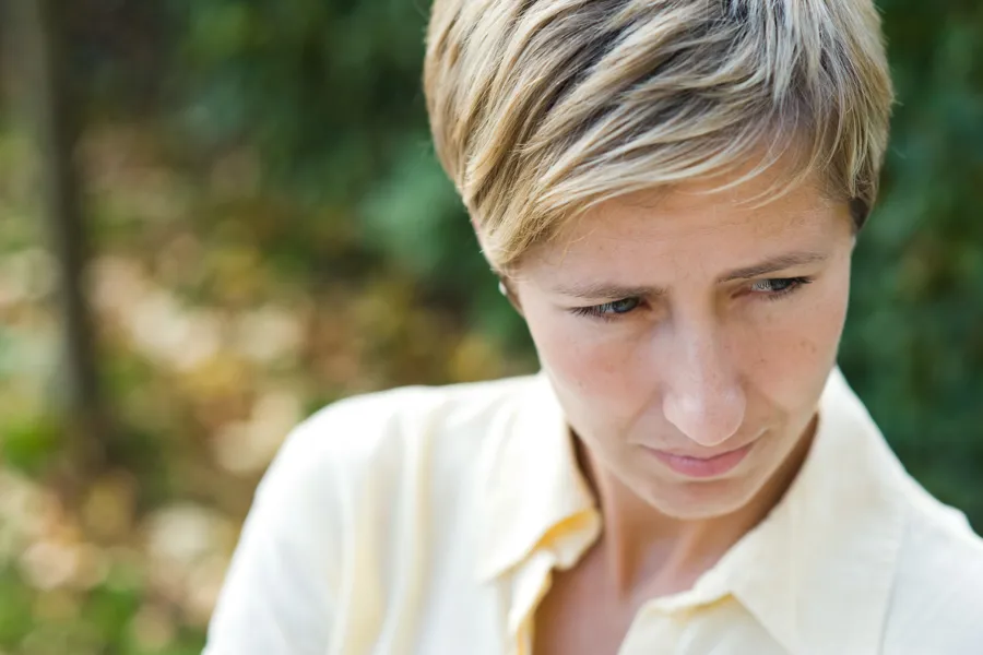 En person med blondt hår