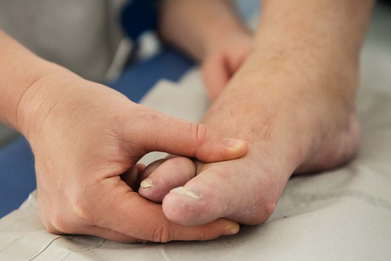 Et nærbilde av en persons fot